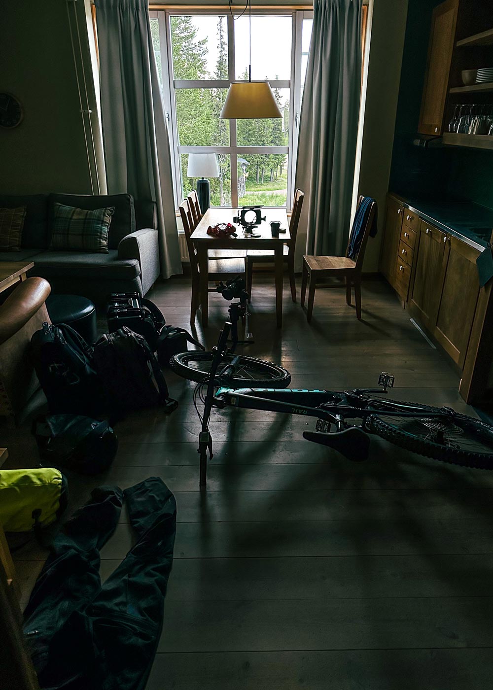 My hotel room on the morning of the first day in Sälen. The other riders arrived later in the evening for the riders-dinner, so I packed for a full day of location scouting. The total route is 262 km so I didn’t manage to scout it all before the dinner.